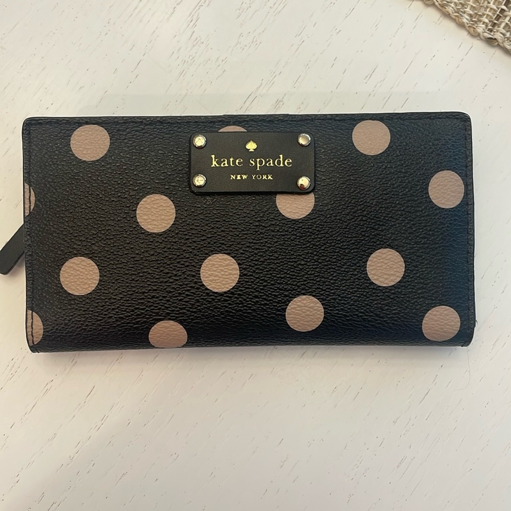Kate spade black & beige dot wallet, barely used